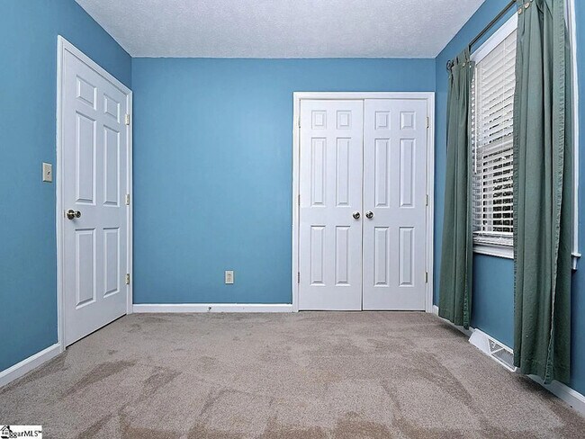 Building Photo - 713 Lindal Ct