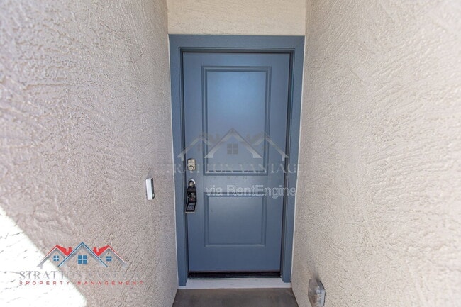 Building Photo - 1330 W Hess Ave