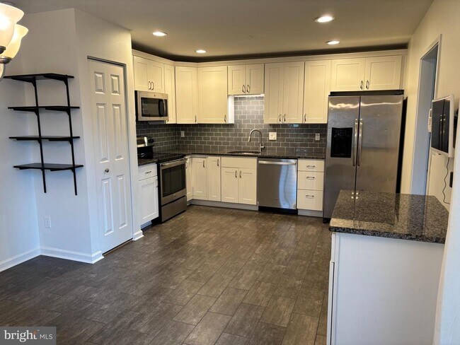 Building Photo - 9507 Briar Glenn Way