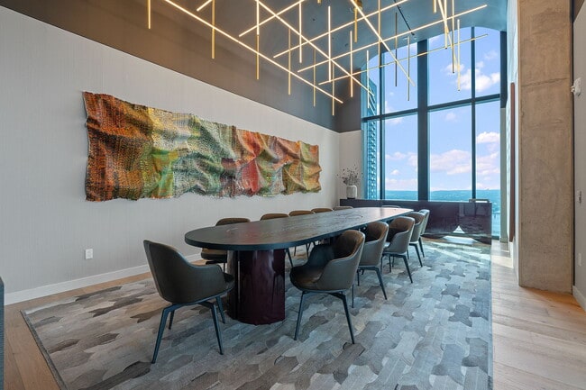 Building Photo - 610 Davis St