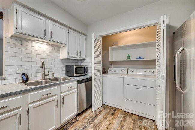 Building Photo - 10932 Copperfield Dr