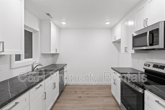 Building Photo - 218 Reda Ln