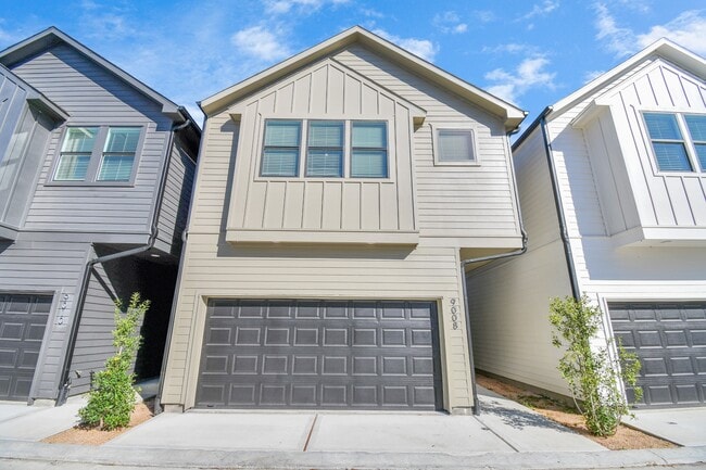 Building Photo - 9020 Laverne Laurel Ln