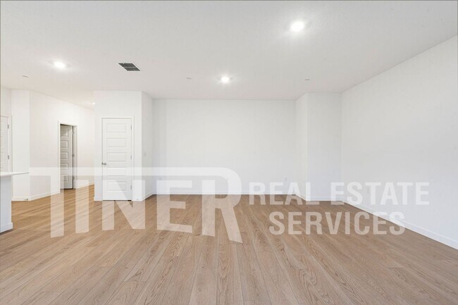 Building Photo - 8540 Anker Wy