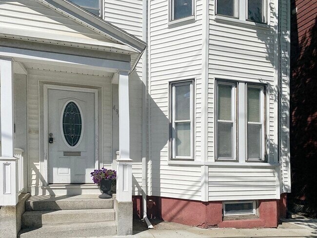 Building Photo - 496 Sumner St