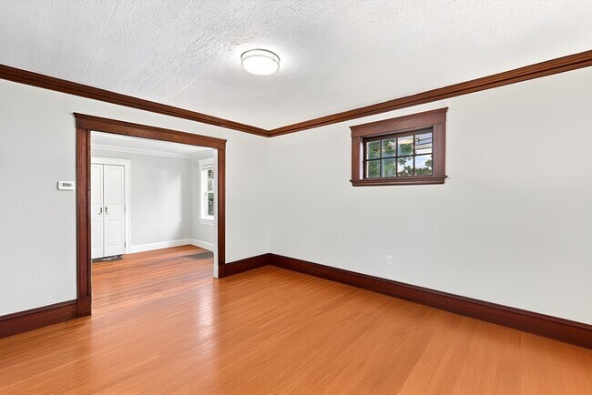 Building Photo - 99 Thorndike St