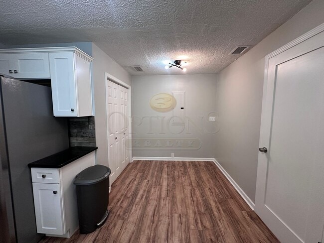 Building Photo - 3 Bedroom Home in Oakland City