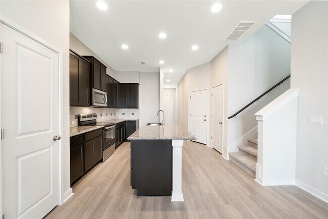 Building Photo - 15008 Forum Ave