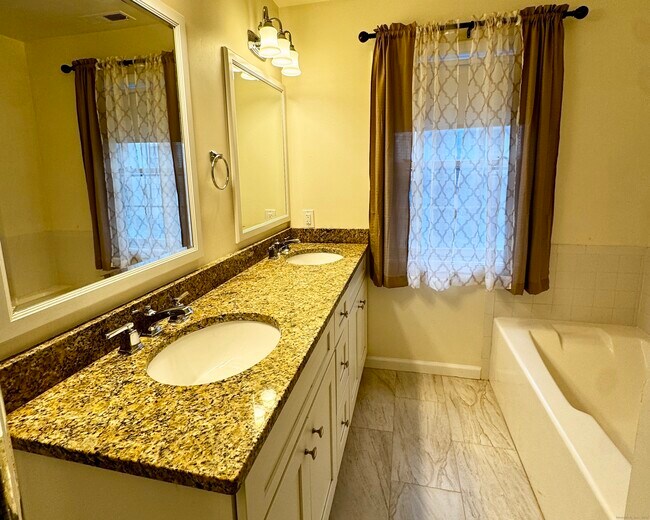 Building Photo - 1118 Foxboro Dr