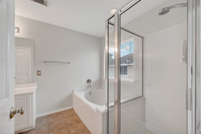 Building Photo - 16623 Newglen Ln