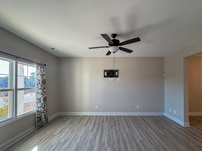 Building Photo - Beautiful 4 Bed 3 Bath Home with Bonus Room