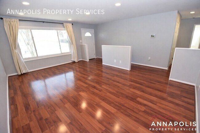 Building Photo - 1027 Springhill Way