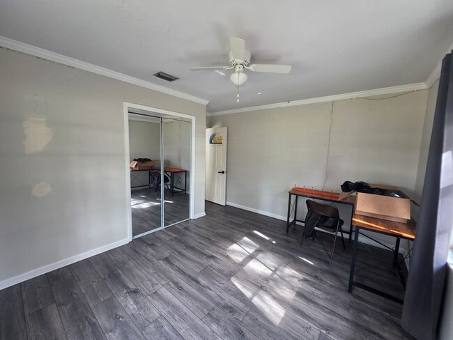 Building Photo - Spacious 5 Bedroom Home with Pool in Crystal Lake Homesites