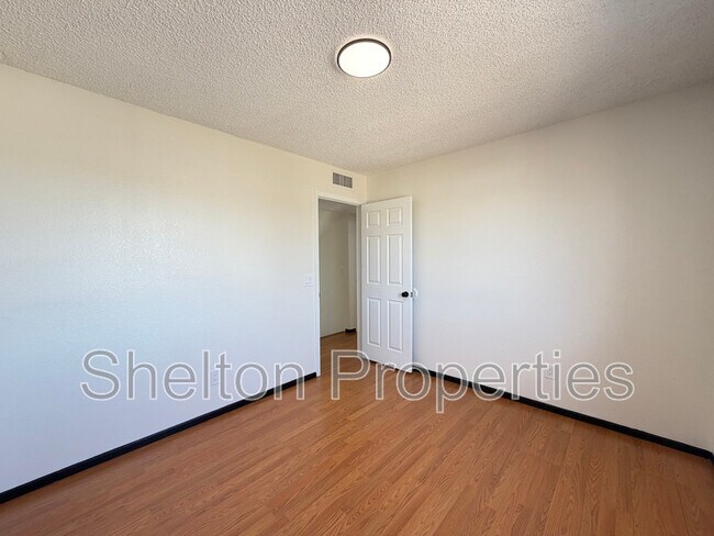 Building Photo - 5239 N 78th Dr