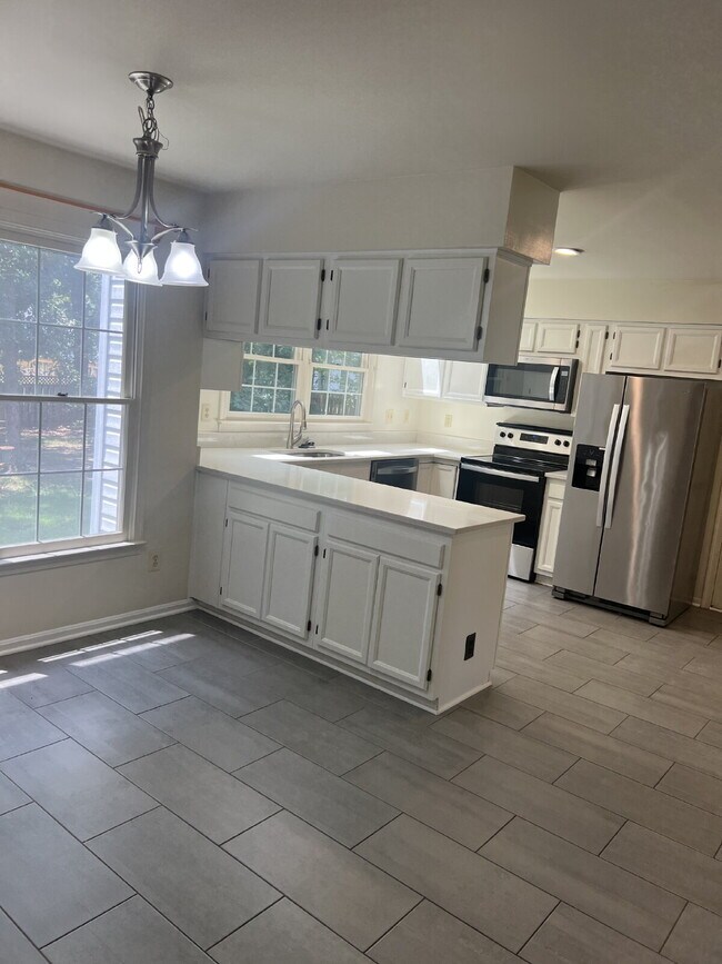 Building Photo - Spacious Colonial Home for Rent in Chancel...
