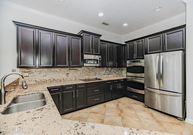 Building Photo - 577 Porta Rosa Circle