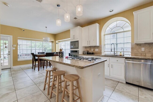 Building Photo - 14103 Heatherhill Pl