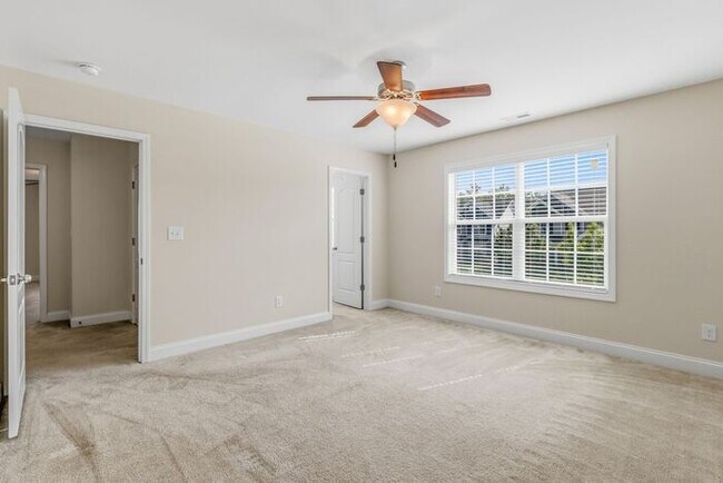 Building Photo - 5 Bedrooms in the heart of Summerfield!