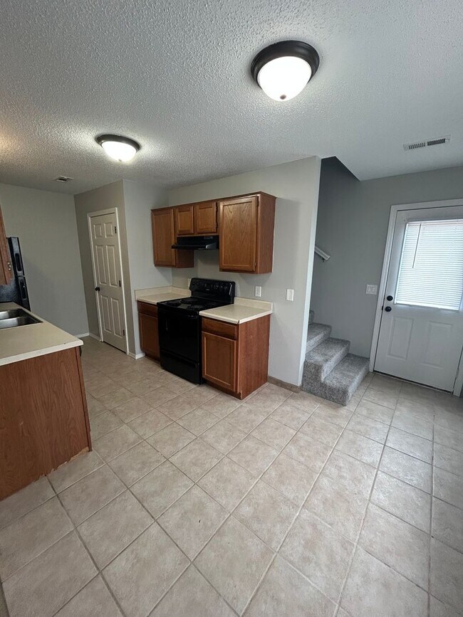 Building Photo - 3501 SW Landau Ct