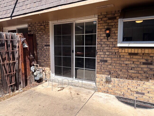 Building Photo - 1729 Quail St