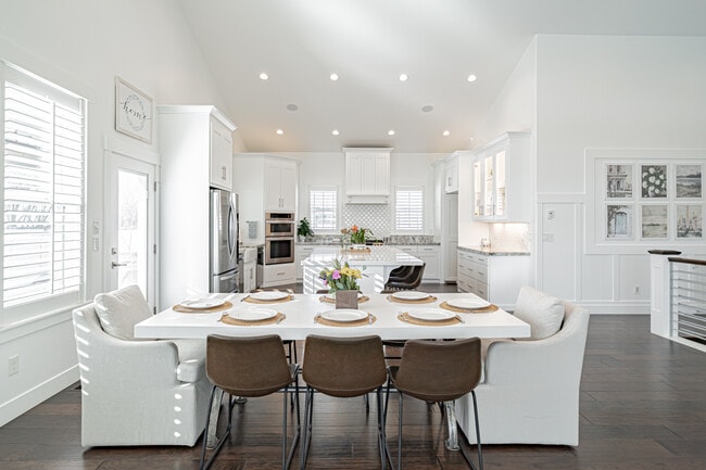 Building Photo - 949 Greenwillow Ln