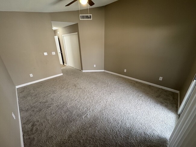 Building Photo - Great eastside location four bedrooms