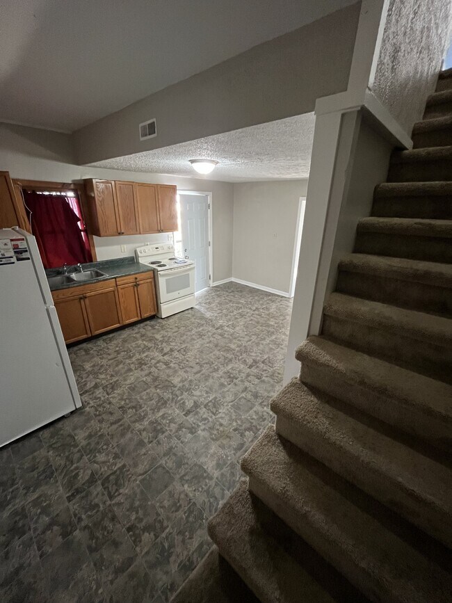 Building Photo - 2031 Poplar St