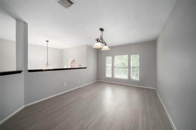 Building Photo - 312 Falcon Lake Dr