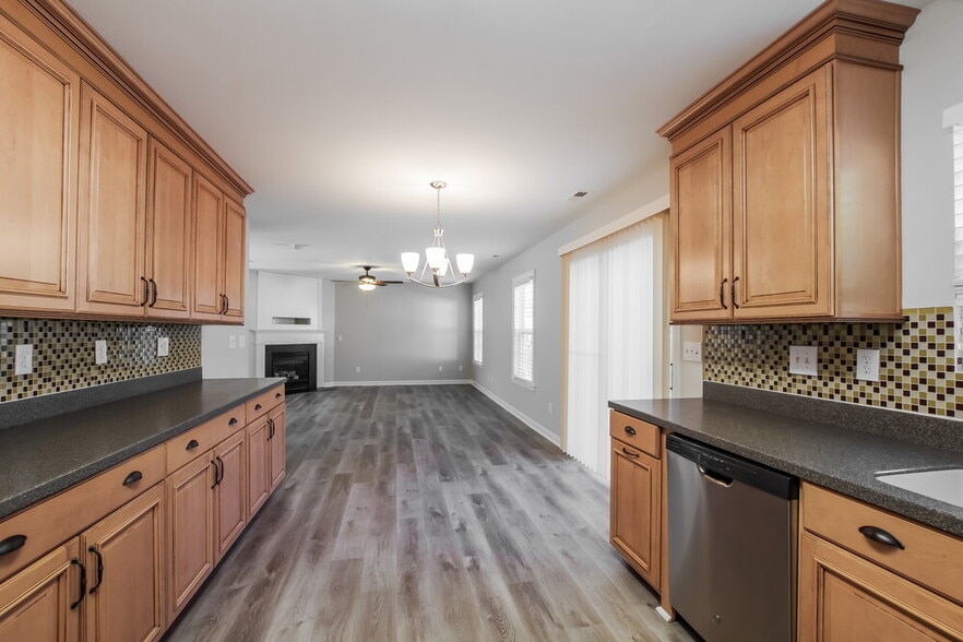 Building Photo - 15823 Circlegreen Dr