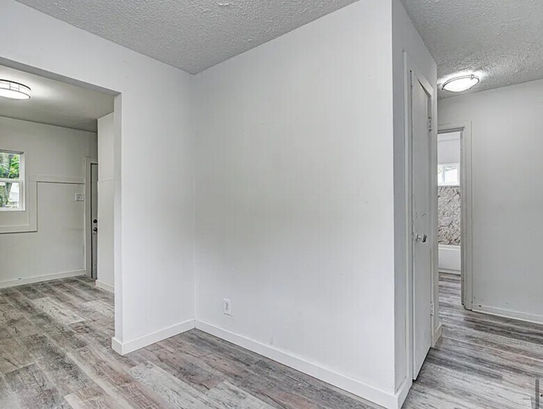 Building Photo - 734 N Arnolda Ave