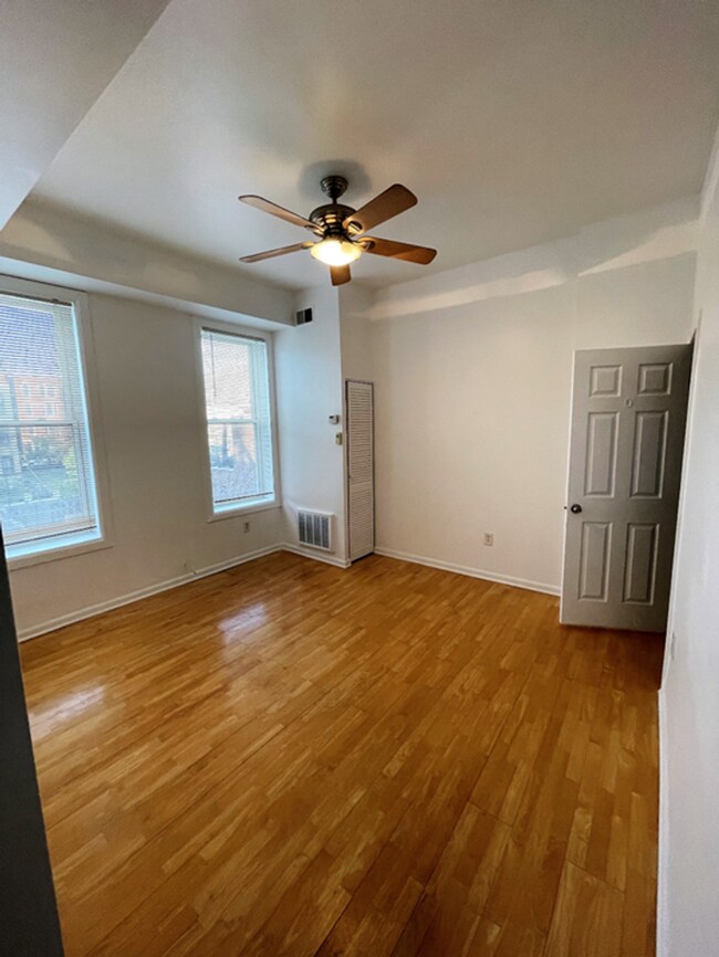 Building Photo - Cozy 1 Bed / 1 Bath - River West