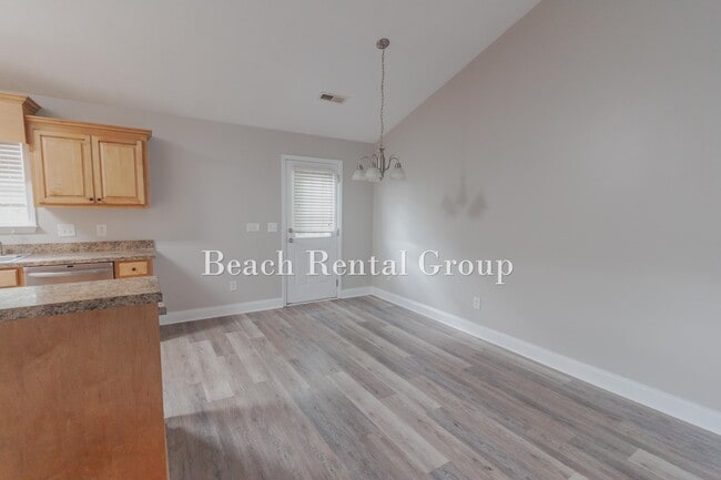Building Photo - 204 Macarthur Dr