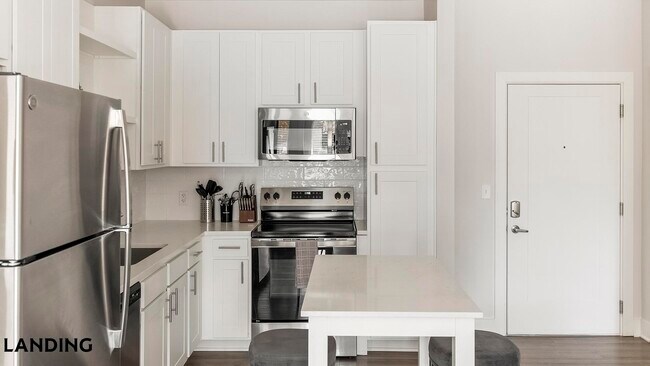 Building Photo - 556 Martin Rd SW