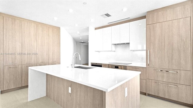 Building Photo - 153 N Seabreeze Blvd