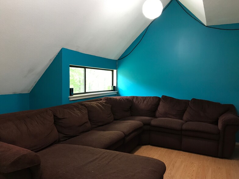 Building Photo - 47 Mallard Dr