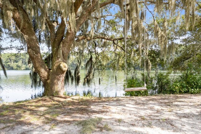 Building Photo - Well-Maintained Ranch Home in Southside Savannah For Lease