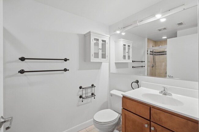 Building Photo - Penn Quarter Condo | Studio | 1 Bath | 450 Sf