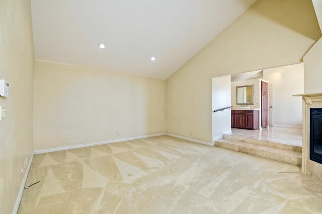 Building Photo - 422 Santa Dominga