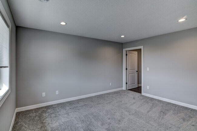 Building Photo - 600 W 9th St