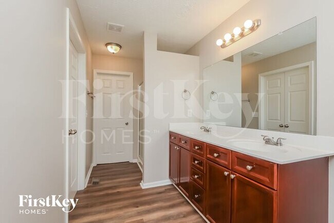 Building Photo - 2304 Haskell Dr