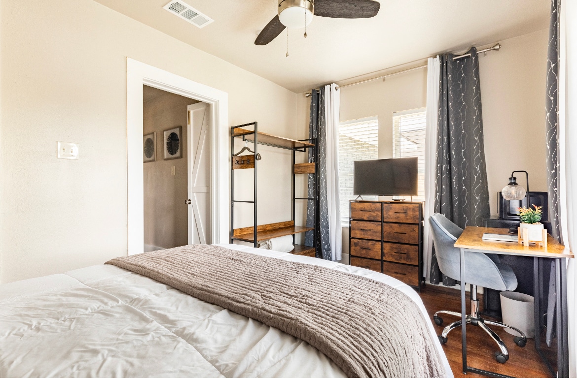 Private room - 2108 Berry St