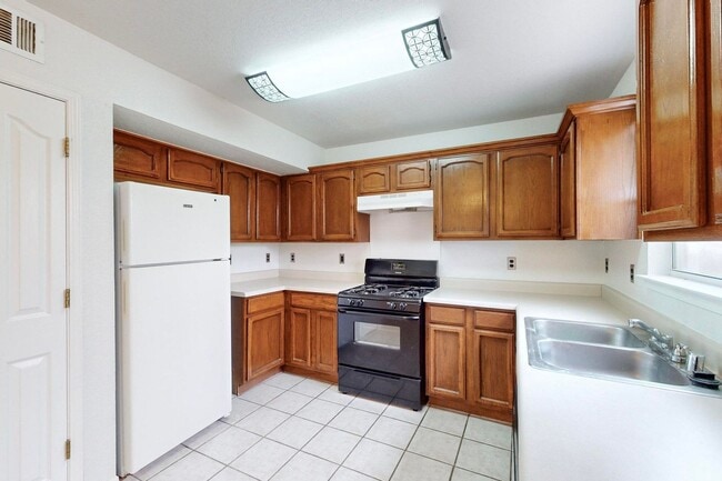 Building Photo - Beautiful 4 bedroom, 2 bath home in Northeast El Paso!