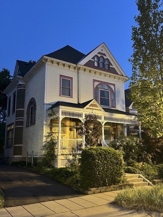 Building Photo - 826 Selby Ave