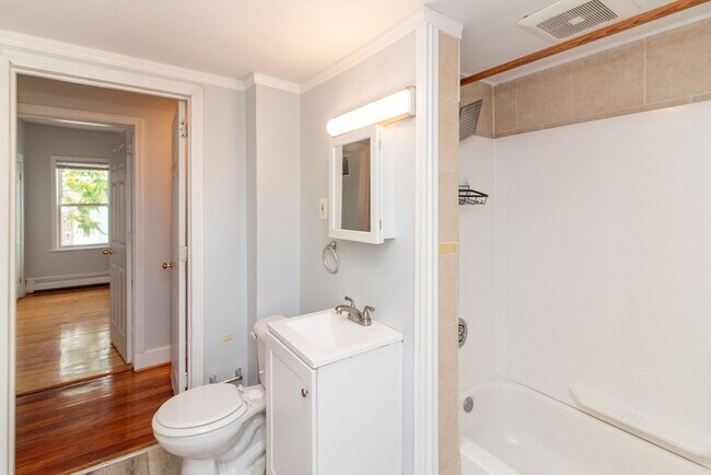 Building Photo - 212 Boylston St