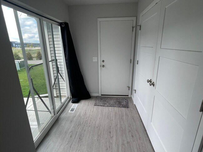 Building Photo - Newly built 2 bed / 2.5 bath townhouse in ...