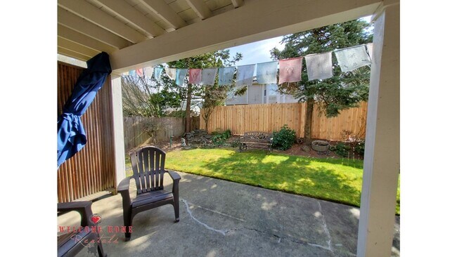 Building Photo - HUGE 5-BEDROOM home with separate BONUS ROOM!!  Large fenced yard!!!