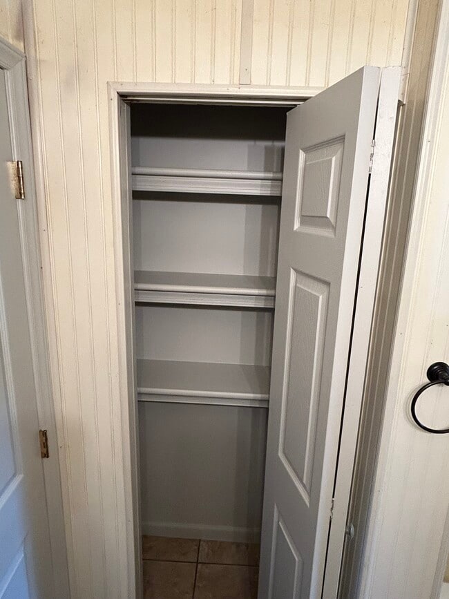 Building Photo - 359 Truce Rd