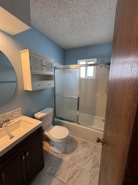 Building Photo - 1414 E Mart-Way Cir