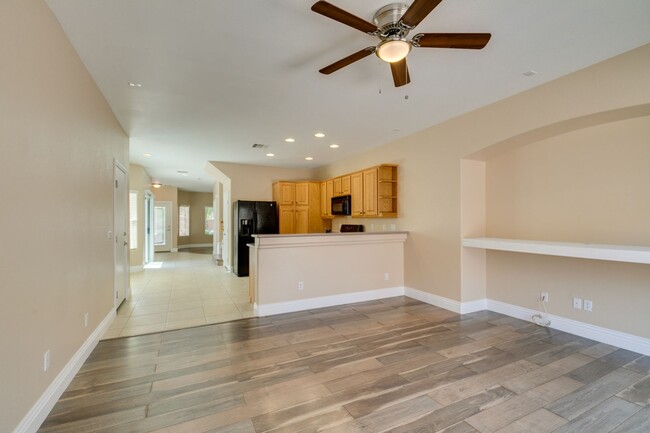 Building Photo - Spacious & Beautiful 3-Bedroom Home in Gat...