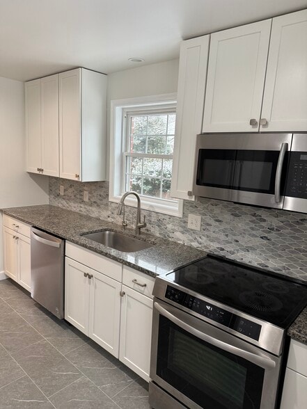 Kitchen -from back door - 4915 Strathmore Ave